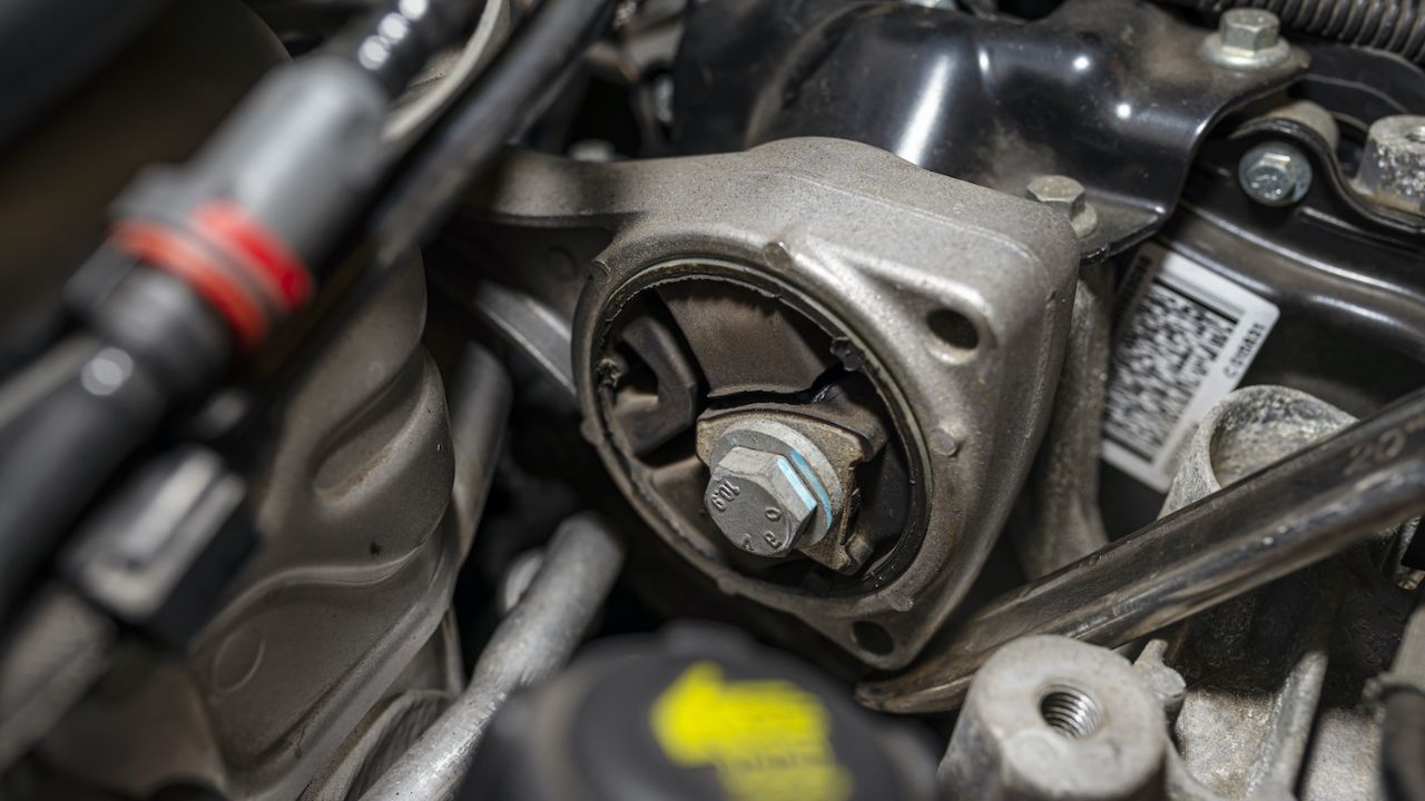 Bad Or Failing Motor Mount In Car