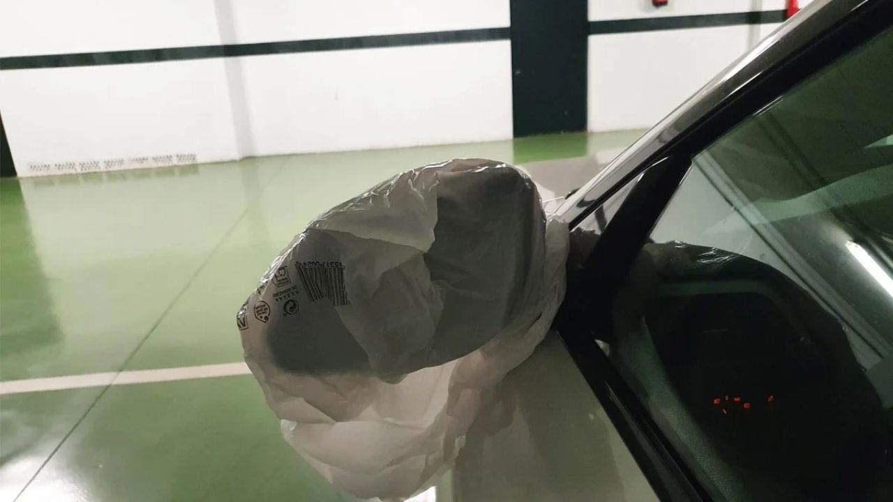 Put A Plastic Bag On A Car Mirror